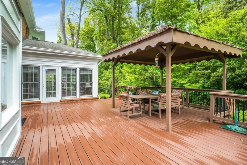 6040 Neely Farm Drive, Peachtree Corners, GA 30092, Peachtree Corners, Georgia, United States. - Photo 10