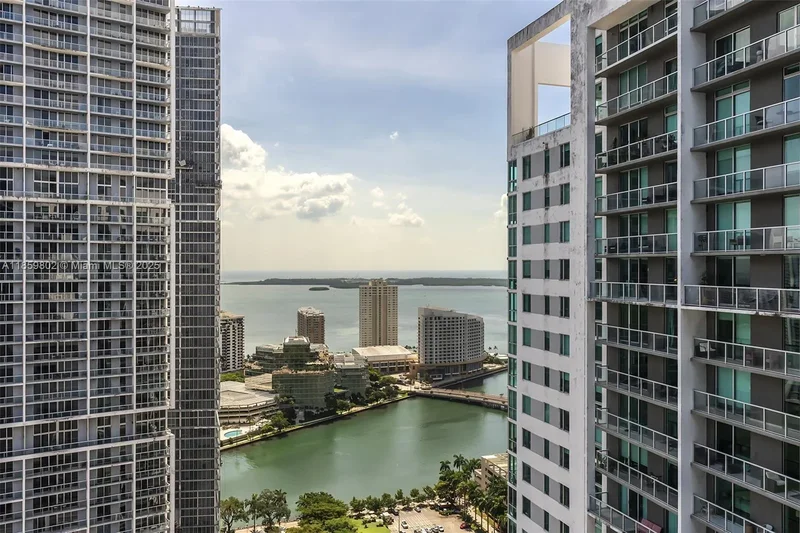 77 SE 5th St #2701, Miami, Florida, United States. - Photo 4