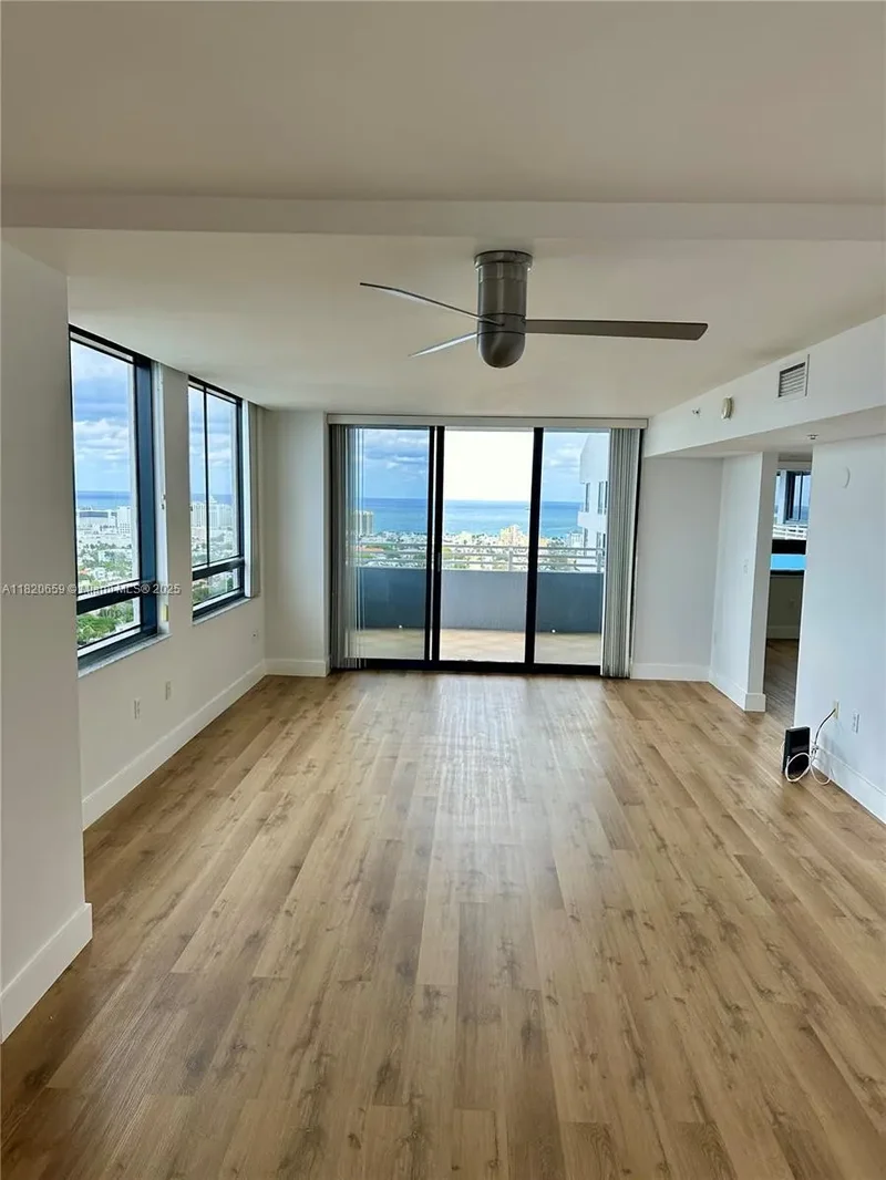 1330 West Ave 3007, Miami Beach, Florida, United States. - Photo 15