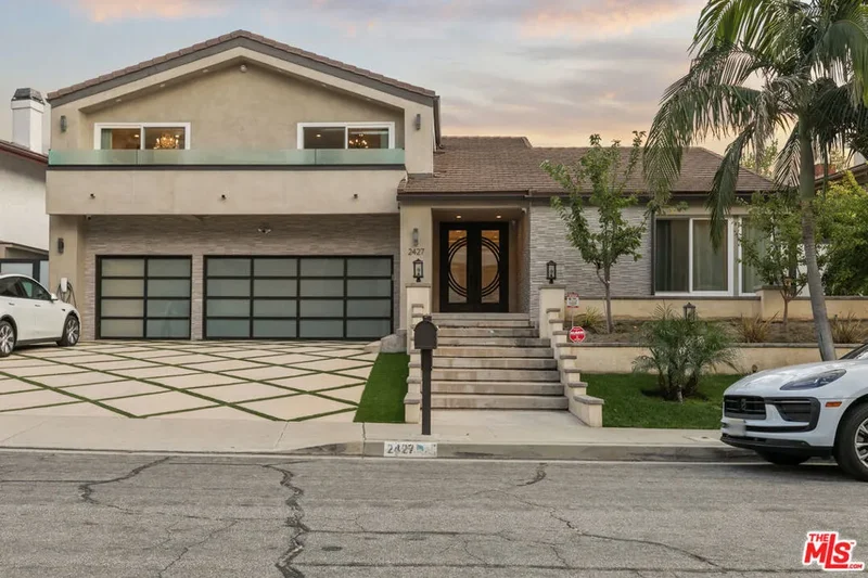 2427 Flintridge Drive, Glendale, California, United States. - Photo 3