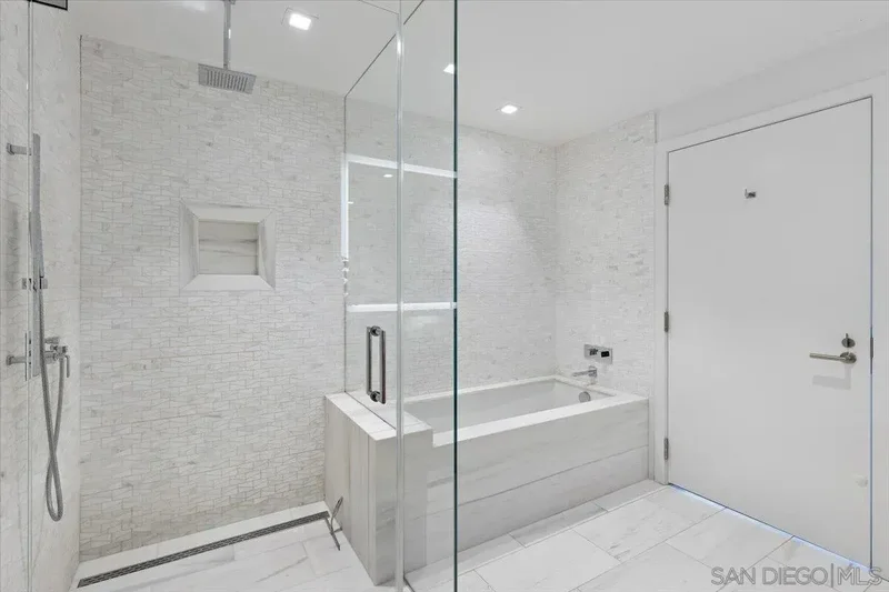 888 W E Street 1001, San Diego, California, United States. - Photo 17