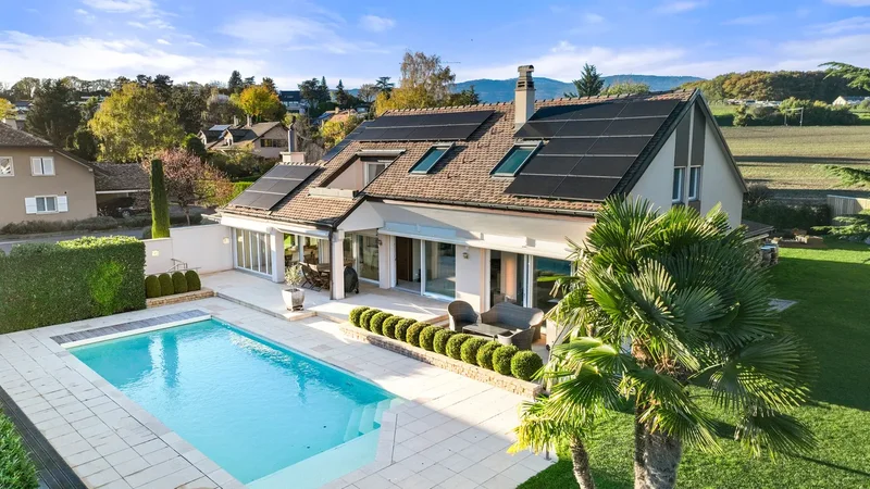 Beautiful villa with swimming pool near the lake in Crans