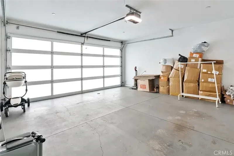6736 W Hepburn Way, Los Angeles, California, United States. - Photo 32