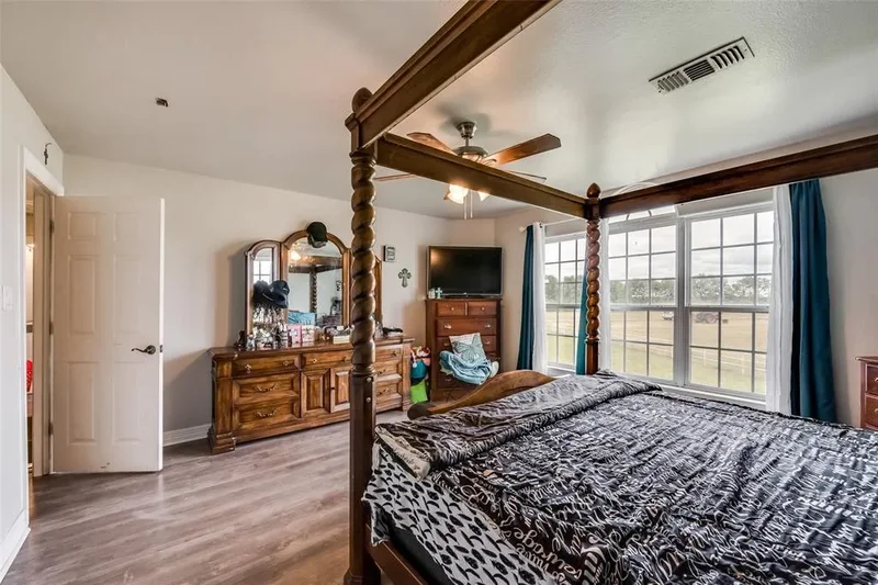 5646 N US Highway 69, Celeste, Texas, United States. - Photo 25
