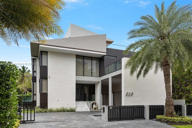 610 Harbor Cir, Key Biscayne, Florida, United States. - Photo 61