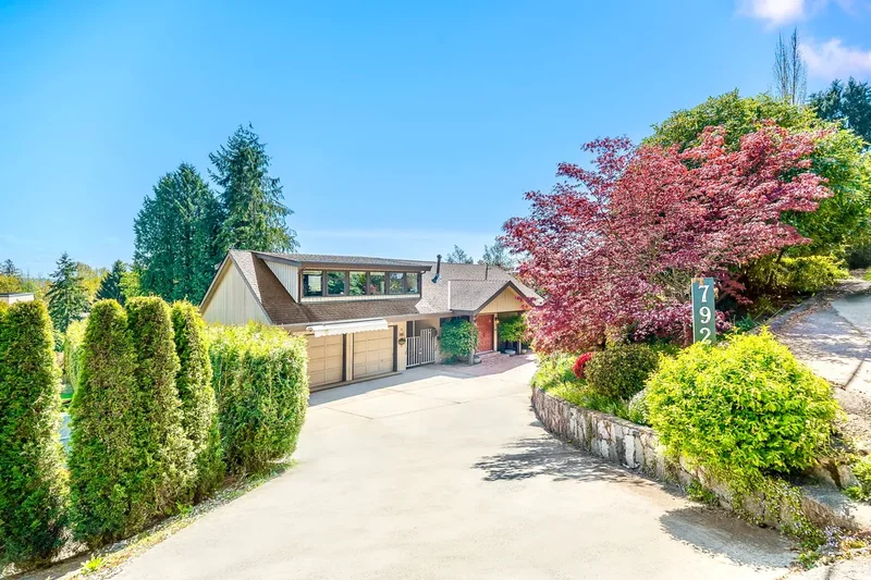 Spectacular Sentinel Hill Residence on 1/3 Acre
