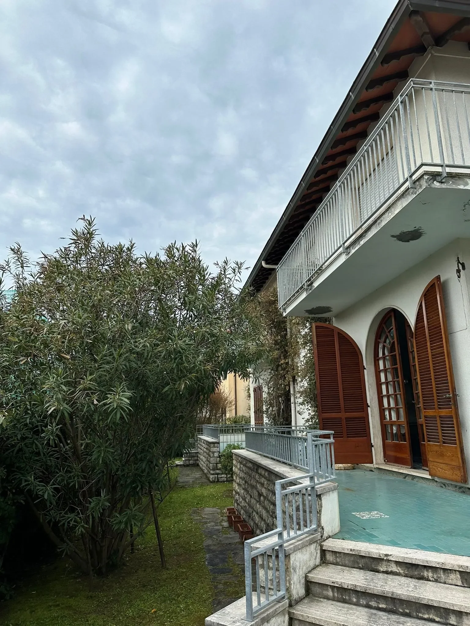 Exterior photo 3