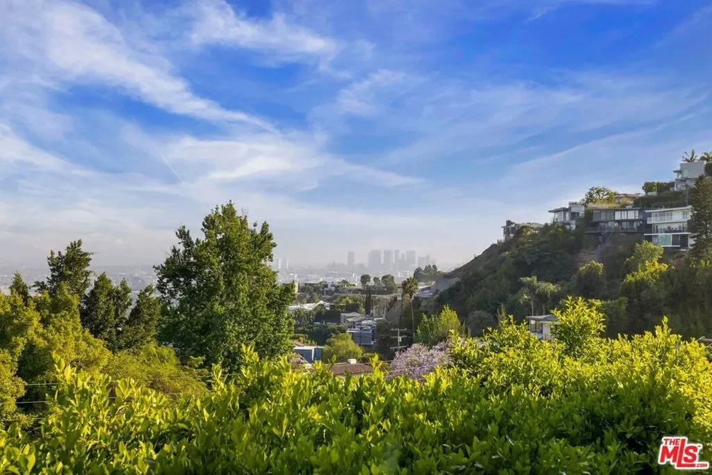 1573 Sunset Plaza Drive, Los Angeles, California, United States. - Photo 49