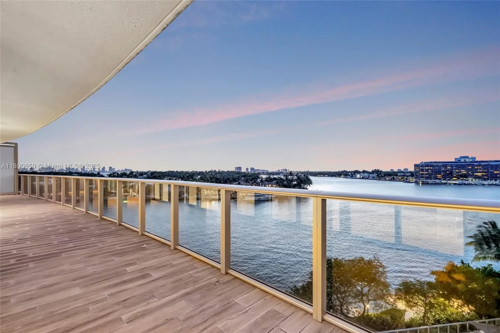 6620 Indian Creek Dr PH711, Miami Beach, Florida, United States. - Photo 57