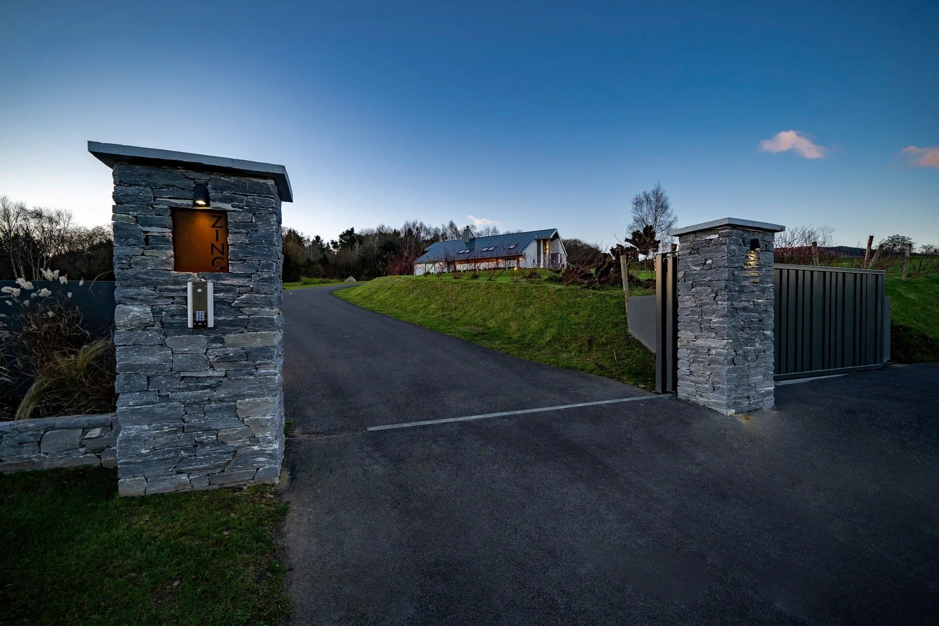 Exterior photo 3