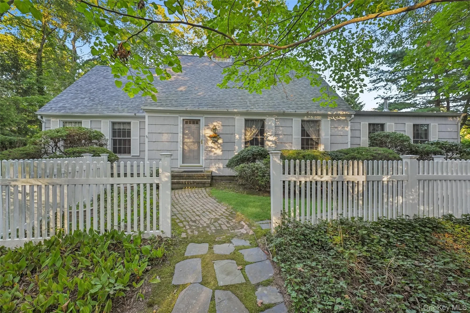 1420 Laurelwood Drive, Laurel, New York, United States. - Hero Image
