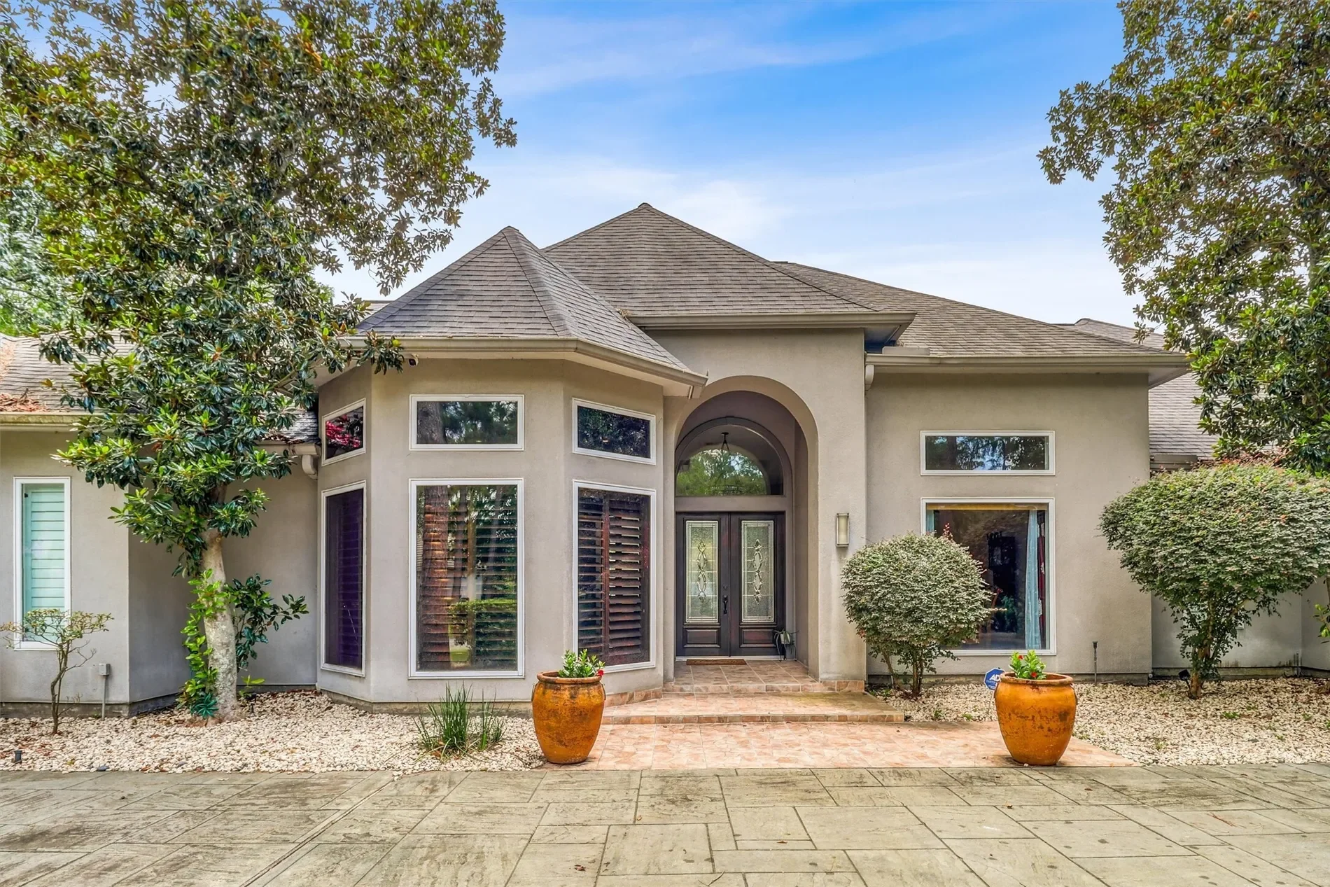 Exterior photo 5