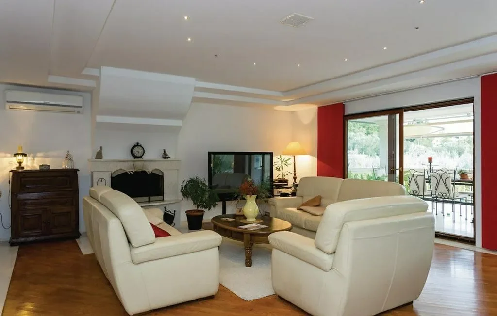 Gallery photo 1