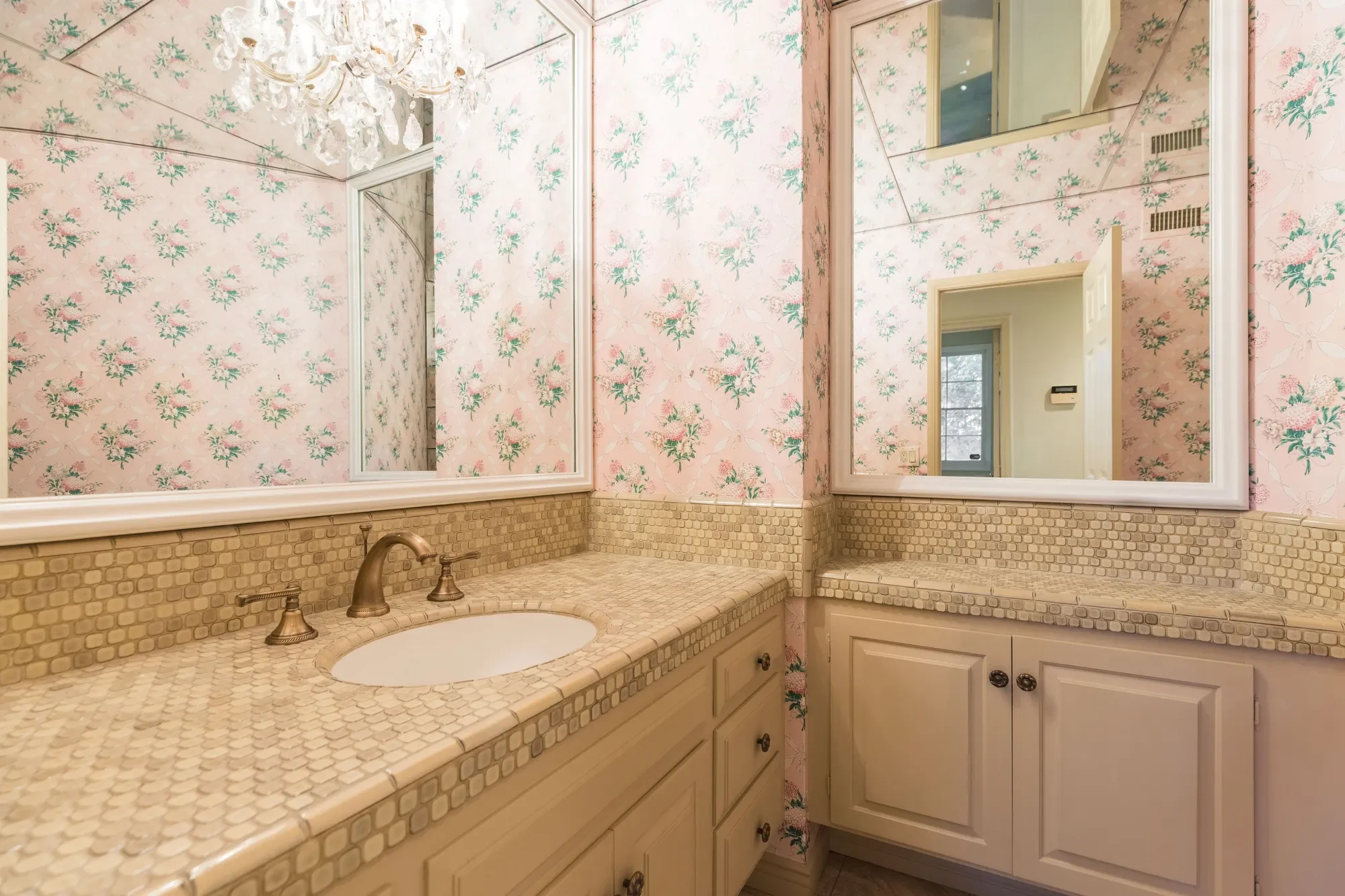 12386 Ridge Circle , Los Angeles, CA 90049, Los Angeles, California, United States. - Photo 23