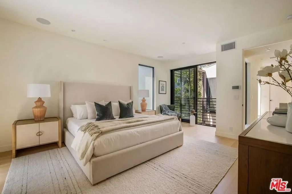 929 Hilldale, Altadena, California, United States. - Photo 21