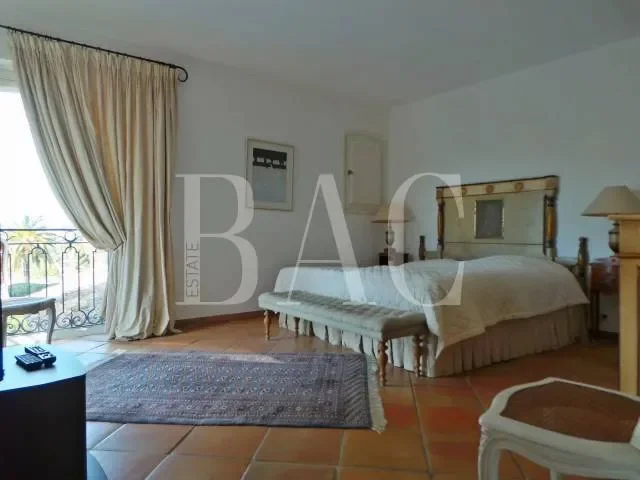Villa for sale in Antibes, 14 rooms, 5 bedrooms, 420 m², €8,950,000