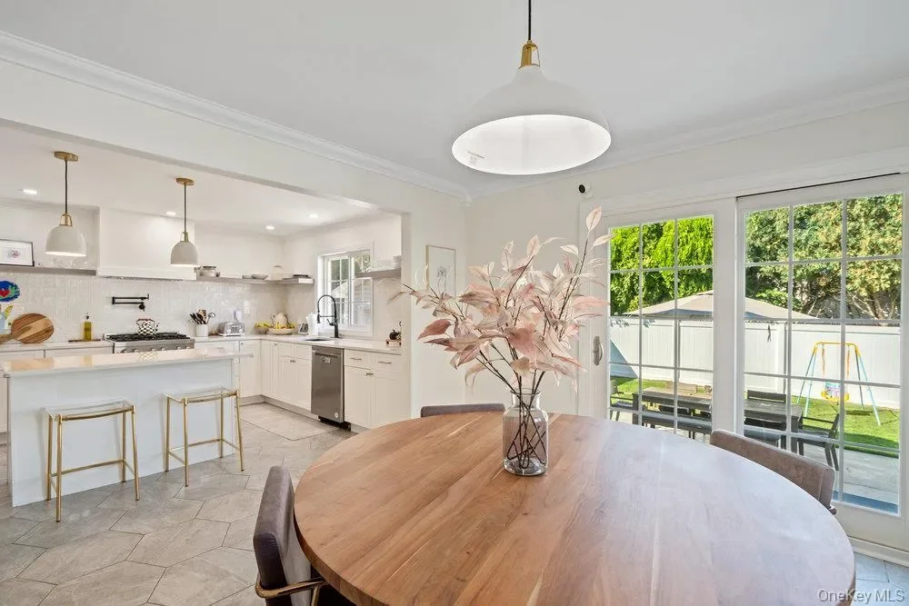 116 Sperry Blvd Boulevard, New Hyde Park, New York, United States. - Photo 17
