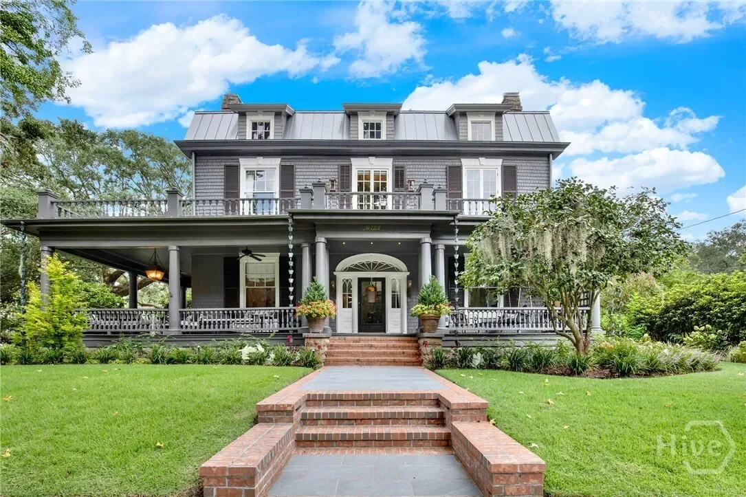 Exterior photo 2