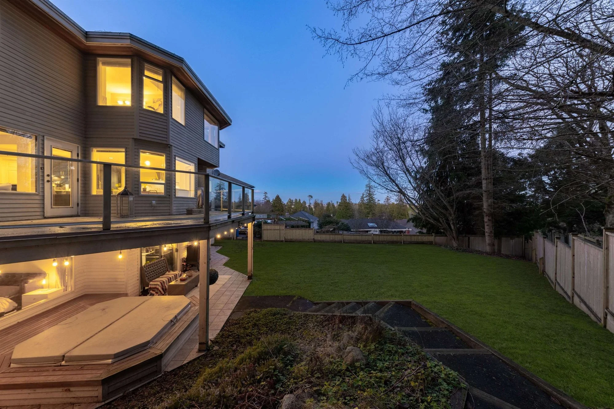 Exterior photo 2