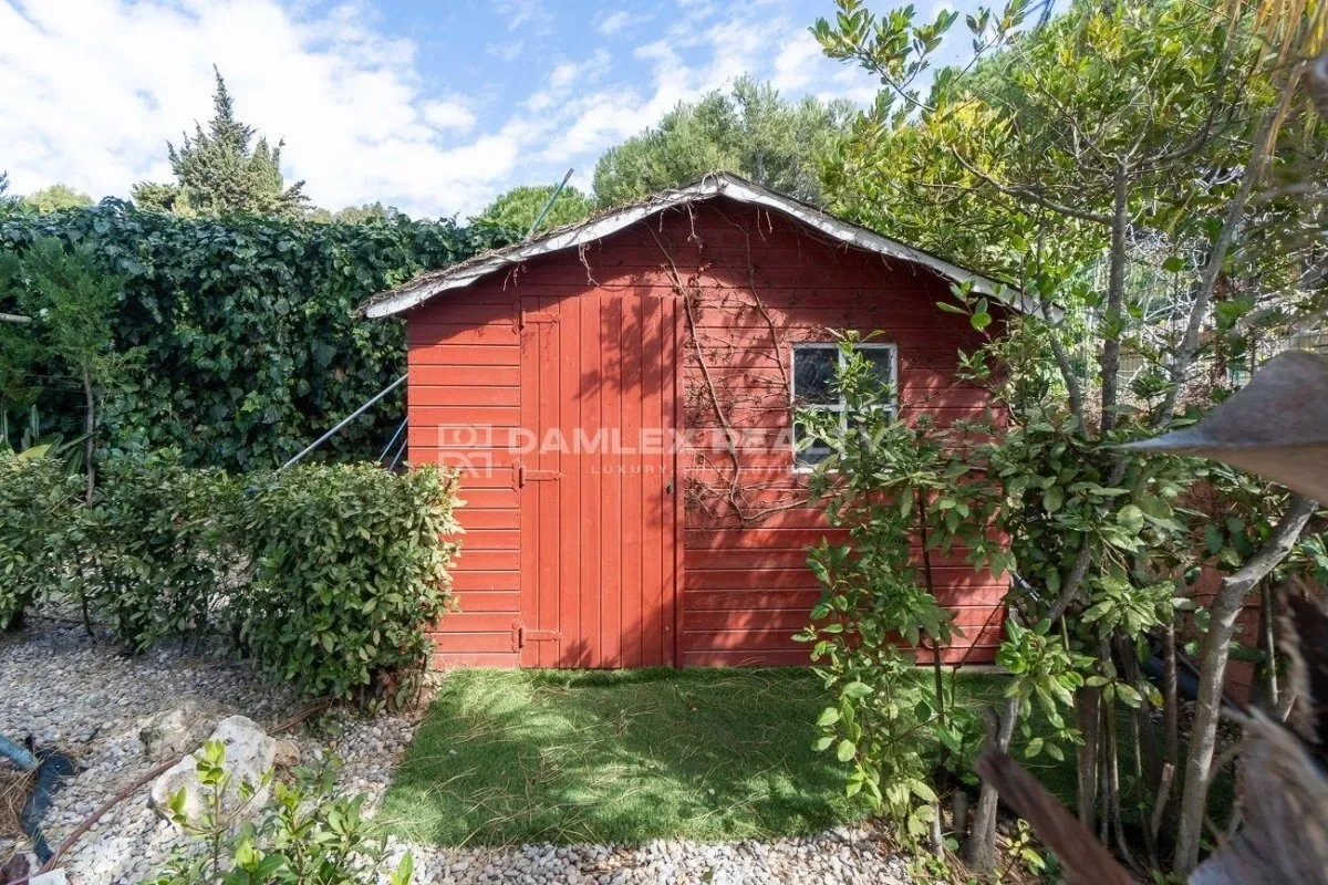 Exterior photo 8