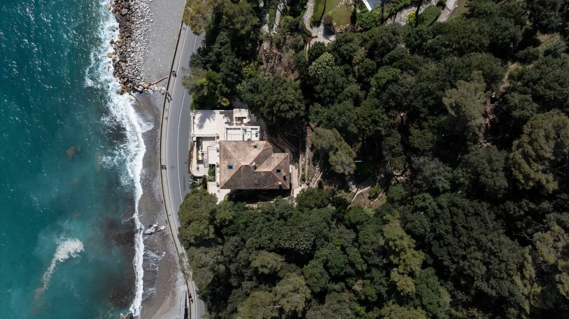 Lungomare Rossetti 10-12-14a, Pedale, Liguria, Italy. - Photo 5