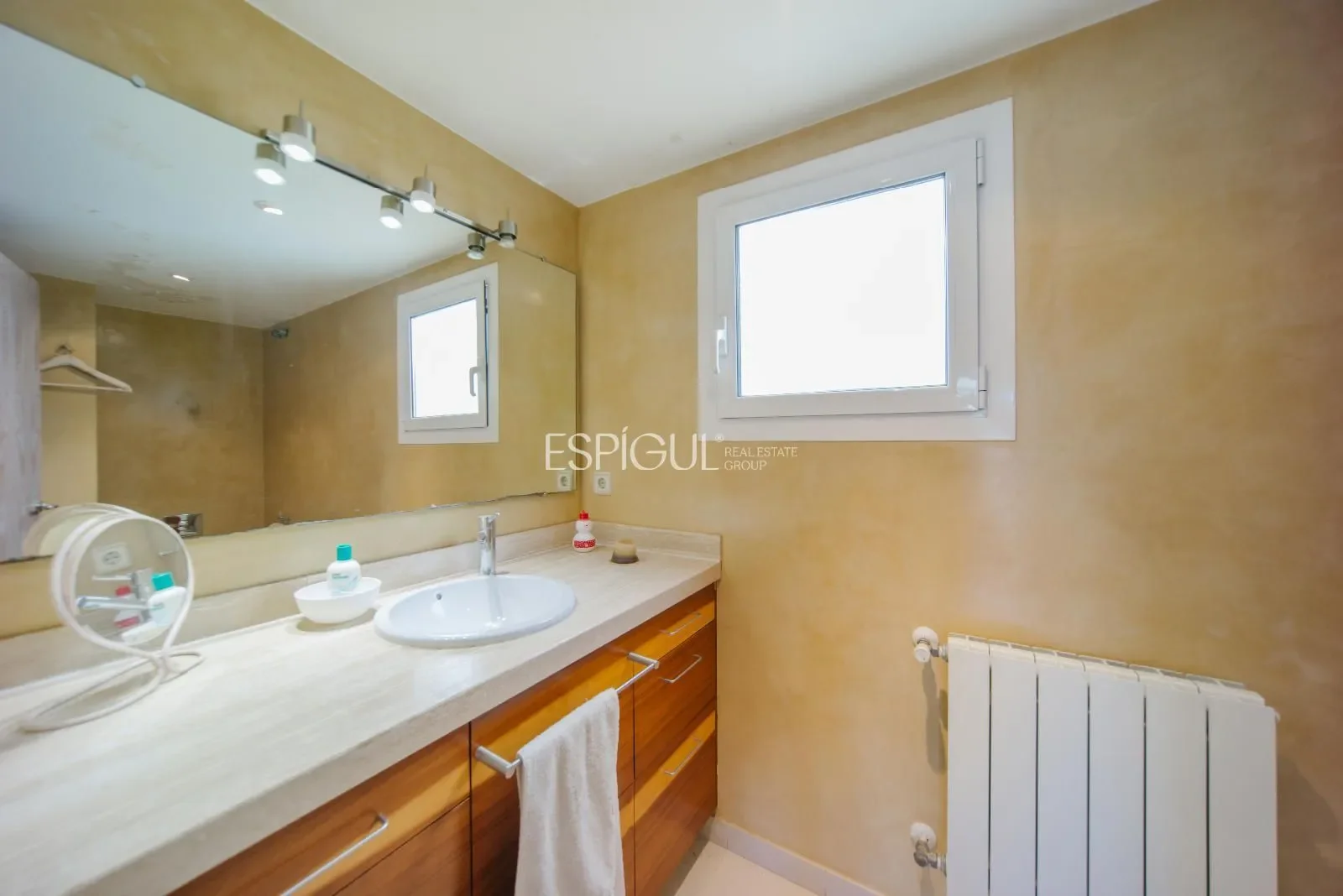 Centre - Mercadal, Girona, Girona, Girona, Girona, Catalonia, Spain. - Photo 11
