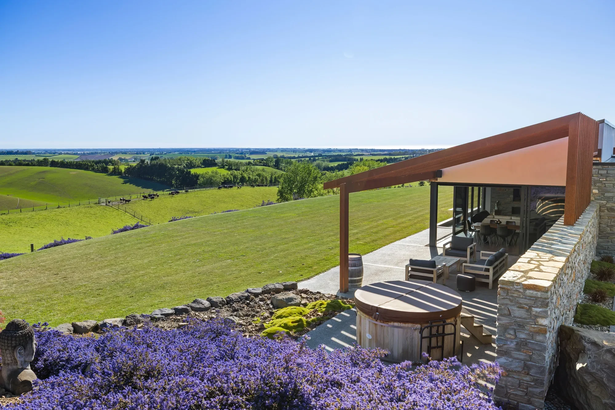 Exterior photo 8