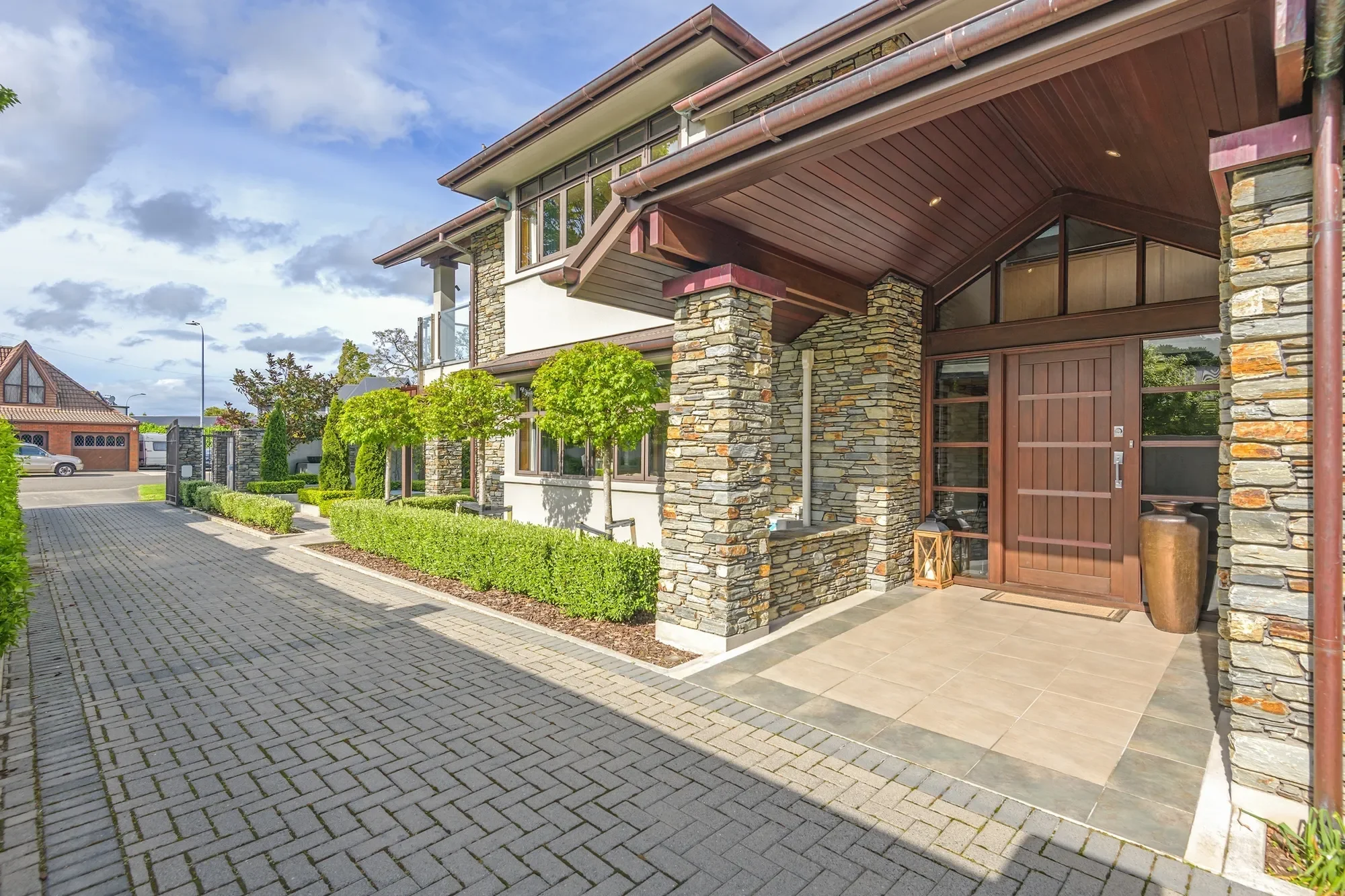 Exterior photo 3