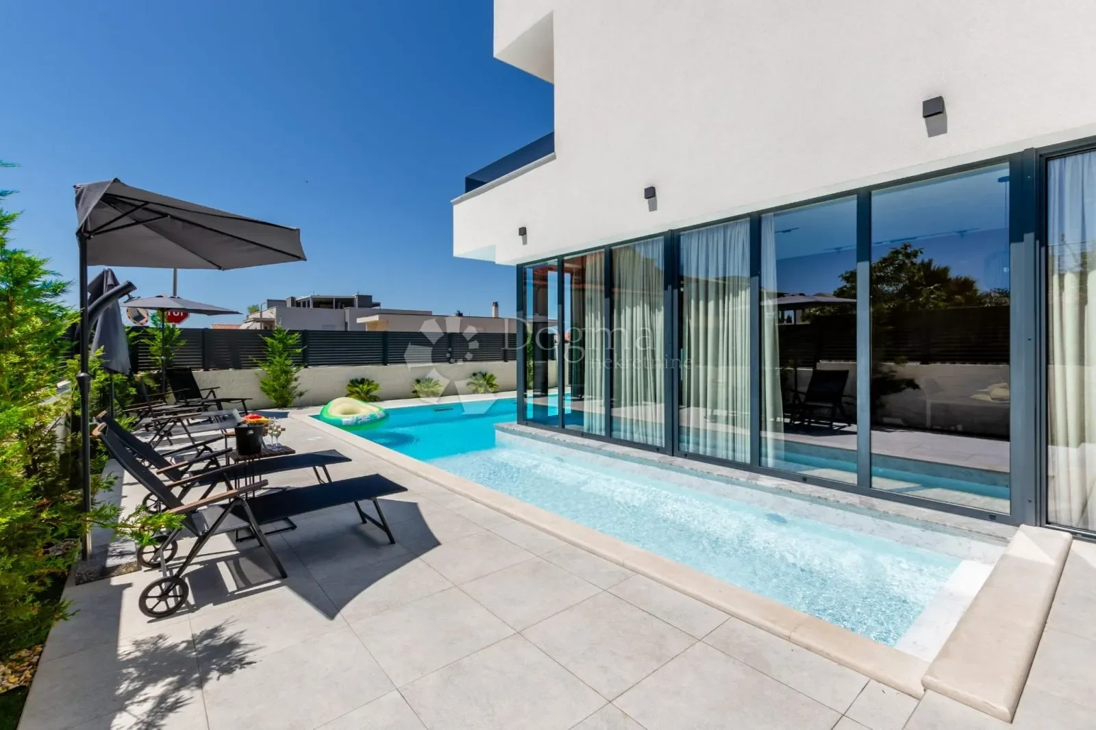 Exterior photo 10