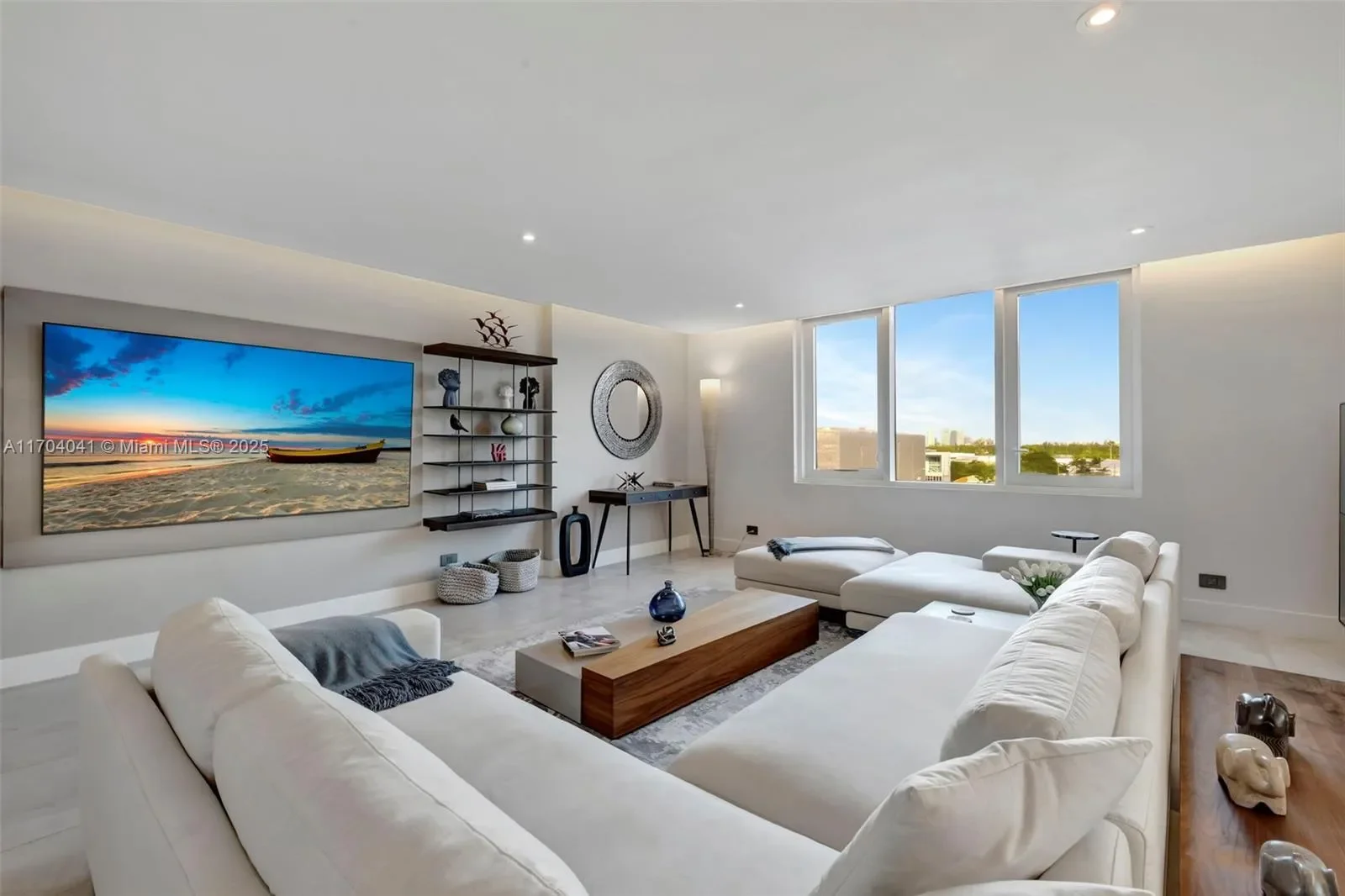 2301 Collins Ave 634/635, Miami Beach, Florida, United States. - Photo 4