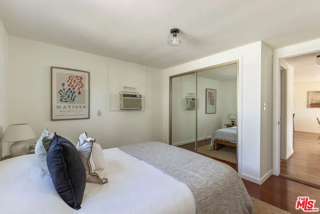 1945 Yosemite Drive, Los Angeles, California, United States. - Photo 18
