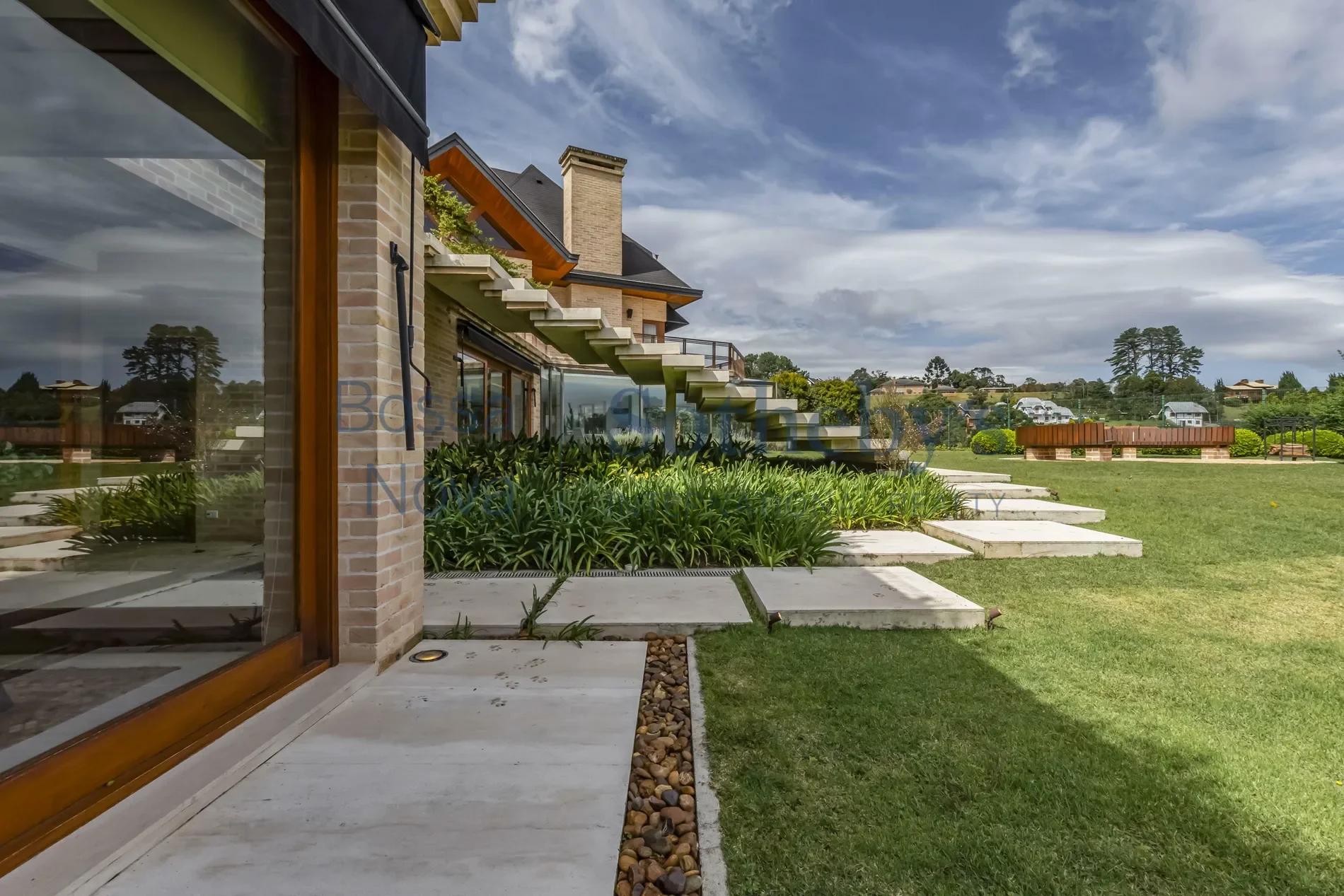 Exterior photo 3