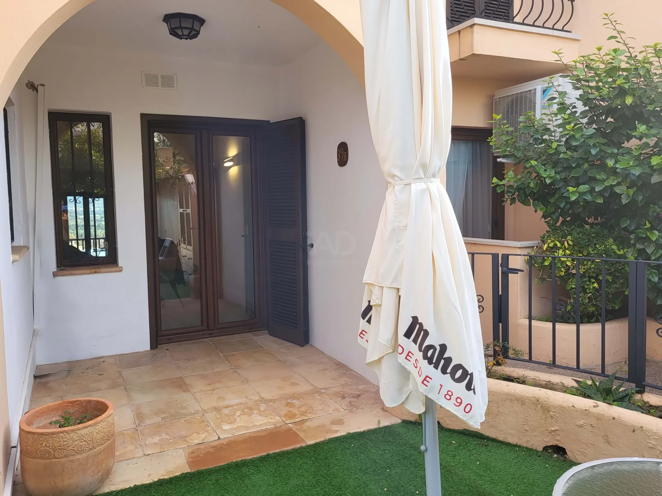 Exterior photo 9