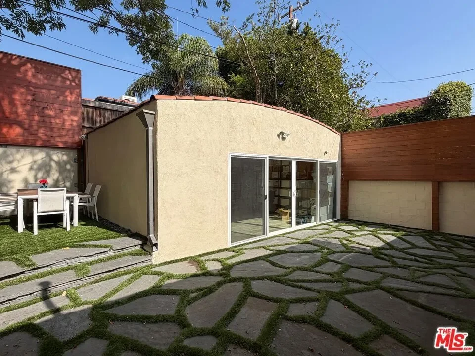 9037 Elevado Street, Los Angeles, California, United States. - Photo 13