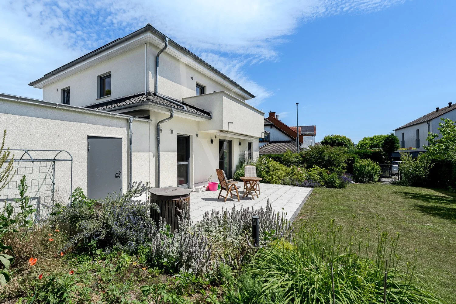 Exterior photo 4