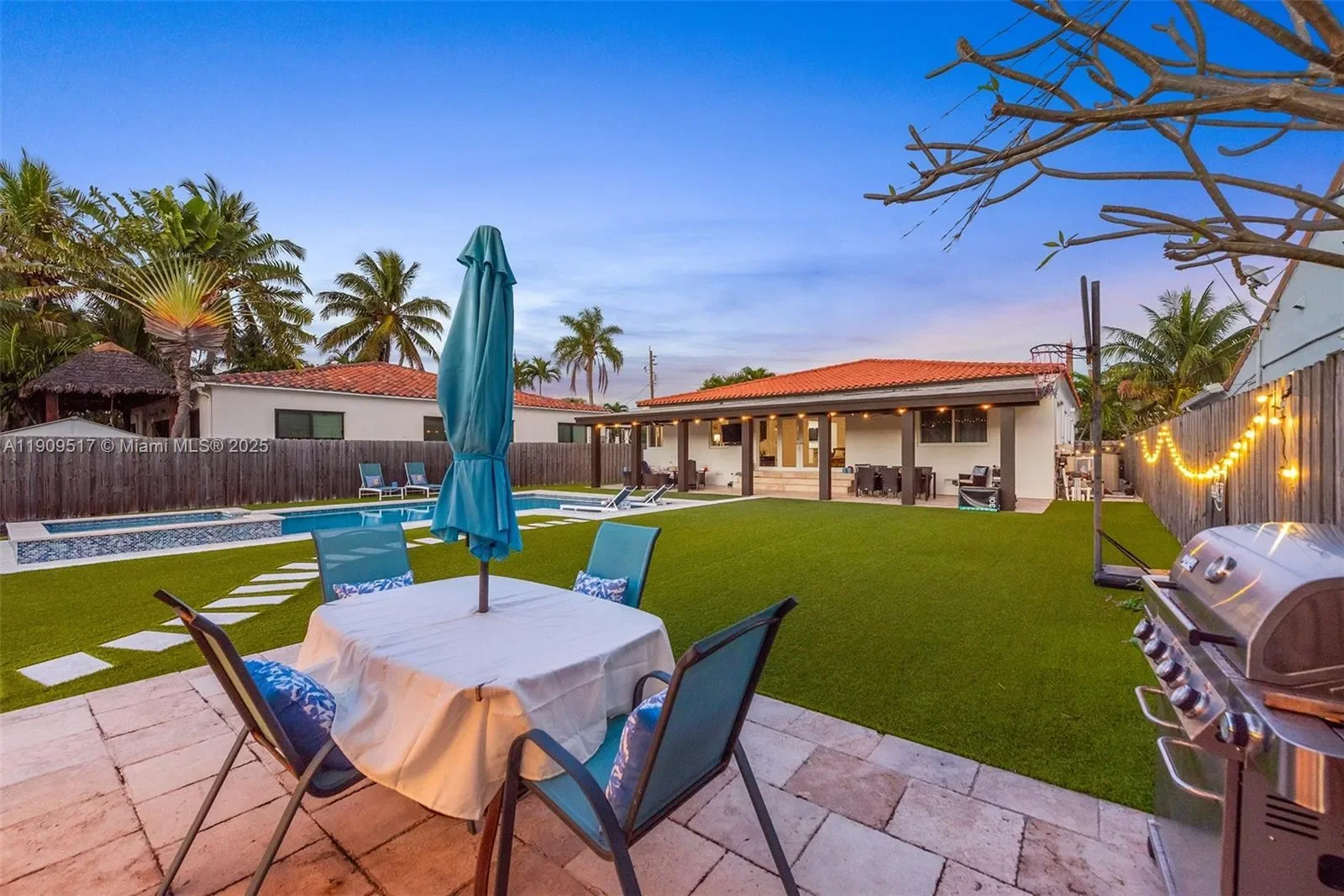 7940 Hawthorne Ave, Miami Beach, Florida, United States. - Photo 7