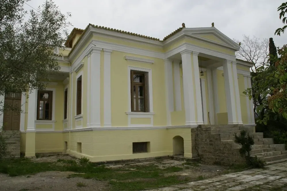 Exterior photo 4