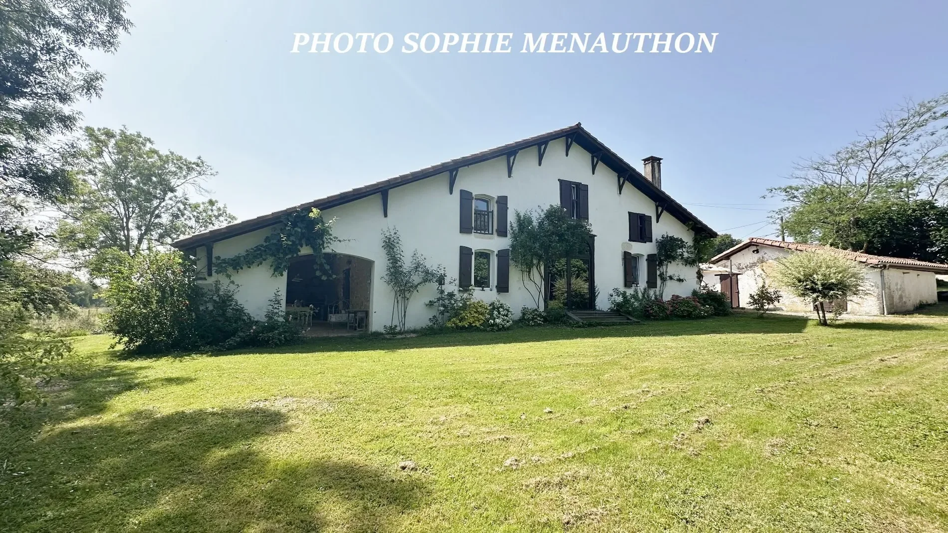 Exterior photo 9