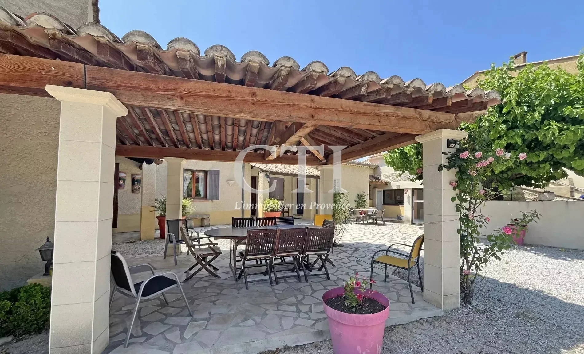 Exterior photo 12