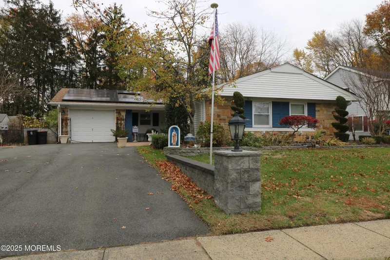 13 Ivy Hill Drive, Aberdeen, NJ 07747, Matawan, New Jersey, United States. - Photo 13
