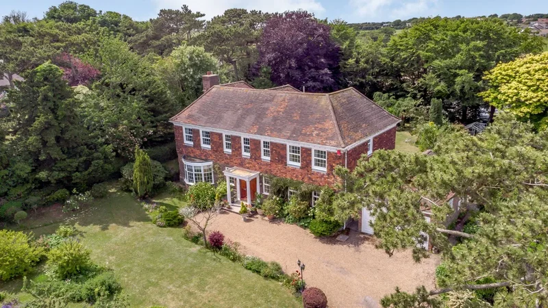 Virtual tour: A handsome and elegantly proportioned coastal property in a generous garden
