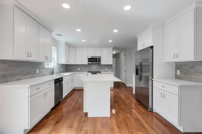 113 CURRANS Road, Middle Island, New York, United States. - Photo 22