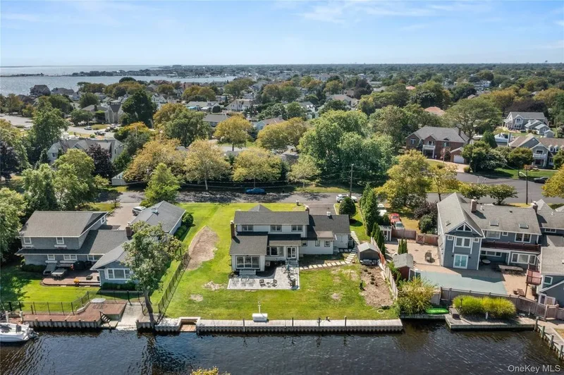 173 Tahlulah Lane, West Islip, New York, United States. - Photo 7