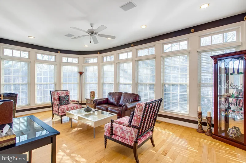 891 CHINQUAPIN RD, McLean, Virginia, United States. - Photo 9