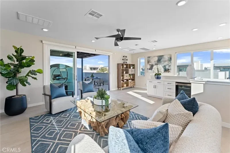 419 Transport, Tustin, California, United States. - Photo 37