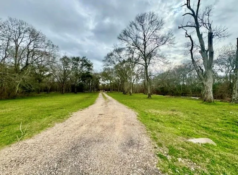 327 County Road 735, Angleton, Texas, United States. - Photo 37