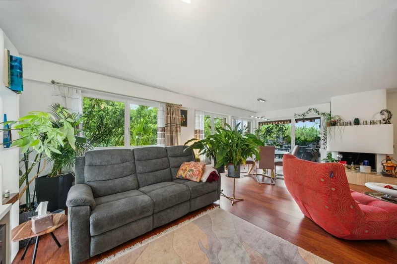 Large 4.5 Sq. Ft. Apartment In Quiet, Leafy Neighborhood