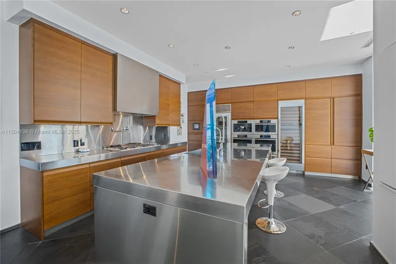 800 S Pointe Dr 502, Miami Beach, Florida, United States. - Photo 45