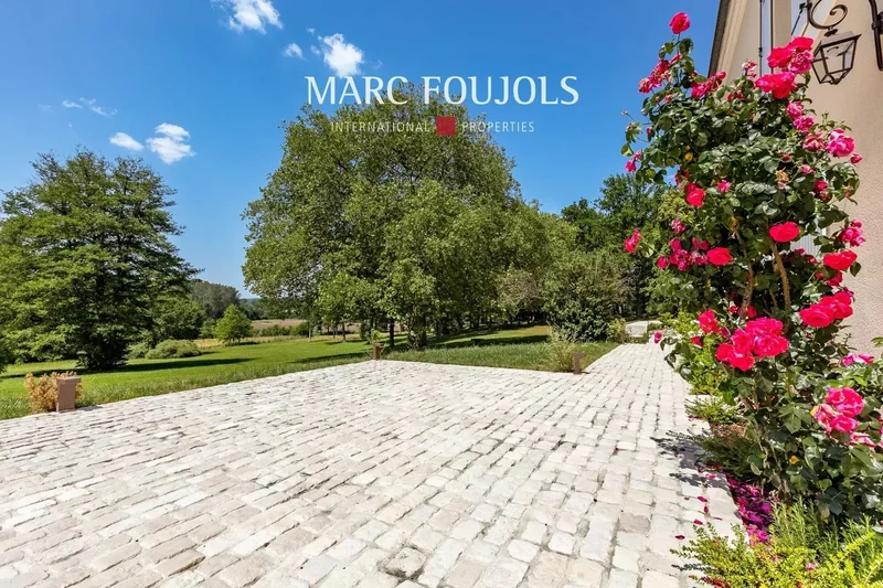 Luzarches, Île-de-France, France. - Photo 6