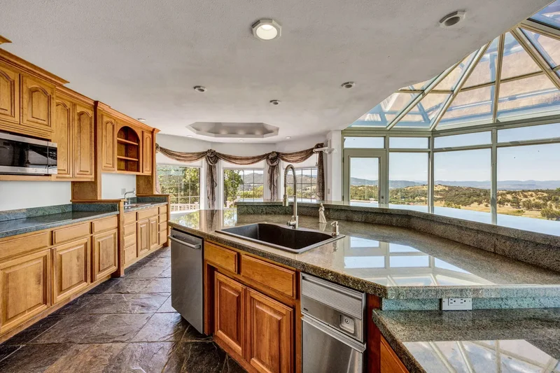 5311 Pioneer Road, Medford, OR, 97501, USA, Medford, Oregon, United States. - Photo 16